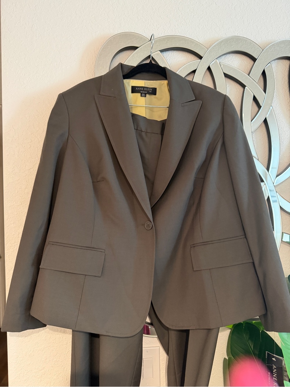 Anne Klein women's green Two-Piece Suit - Picture 2 of 8